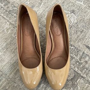 Corso Como cream patent leather pumps